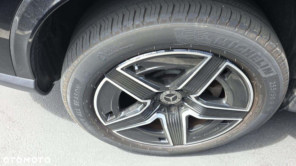 Mercedes-Benz GLC 300 4Matic 9G-TRONIC AMG Line - 19