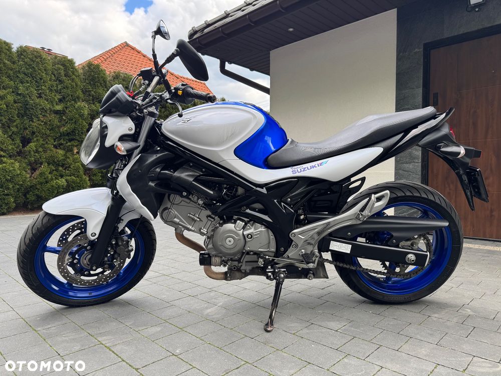 Suzuki Gladius - 8