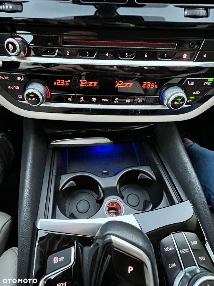 BMW Seria 5 520d xDrive - 31