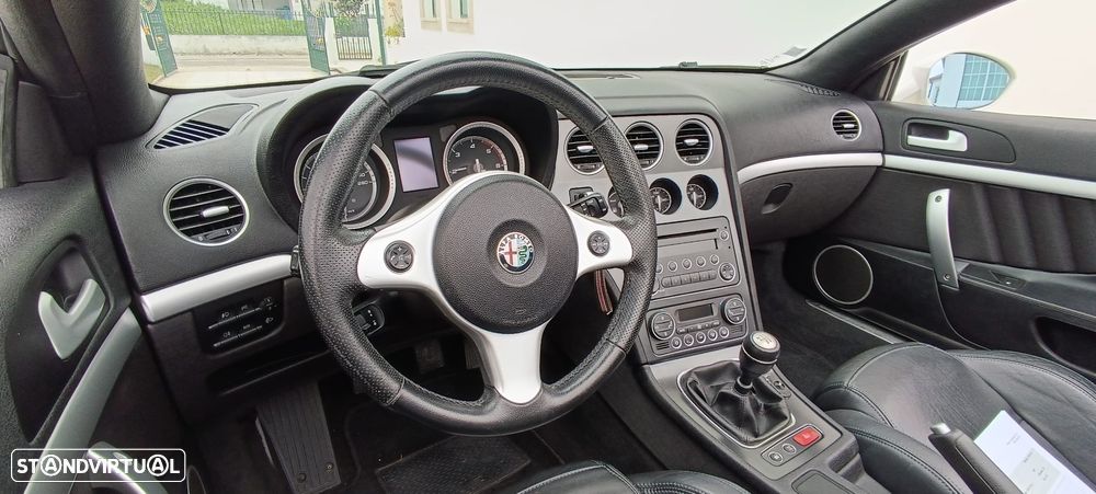Alfa Romeo Spider 2.4 JTDM - 12