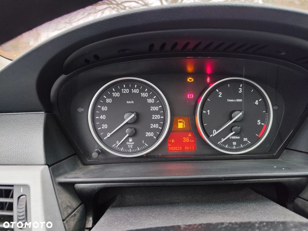 BMW Seria 5 525d xDrive - 12