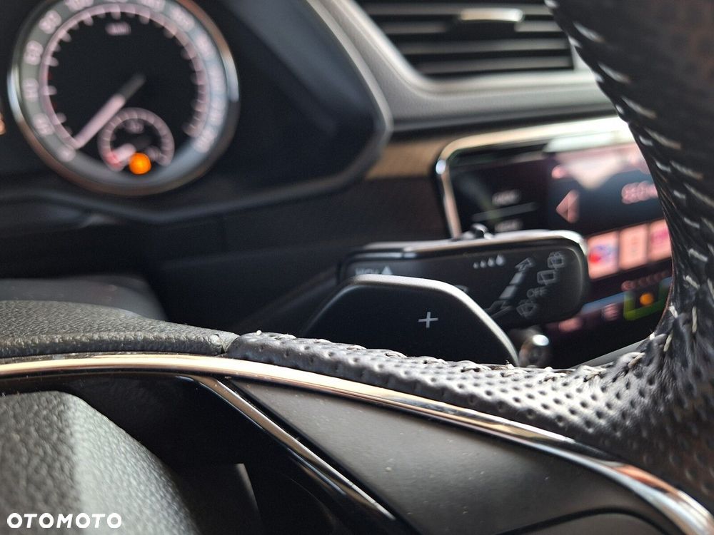 Skoda Superb 2.0 TDI SCR Sportline DSG - 28