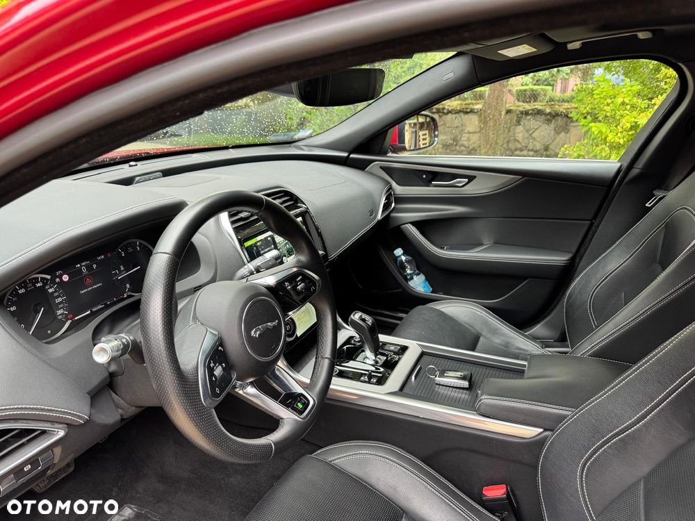 Jaguar XE 2.0 D180 R-Dynamic S - 19
