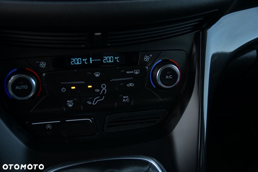 Ford Kuga 2.0 TDCi 2x4 Titanium - 12