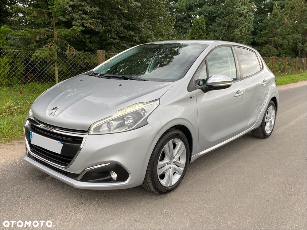 Peugeot 208 - 1