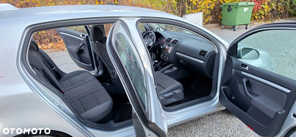 Volkswagen Golf - 23