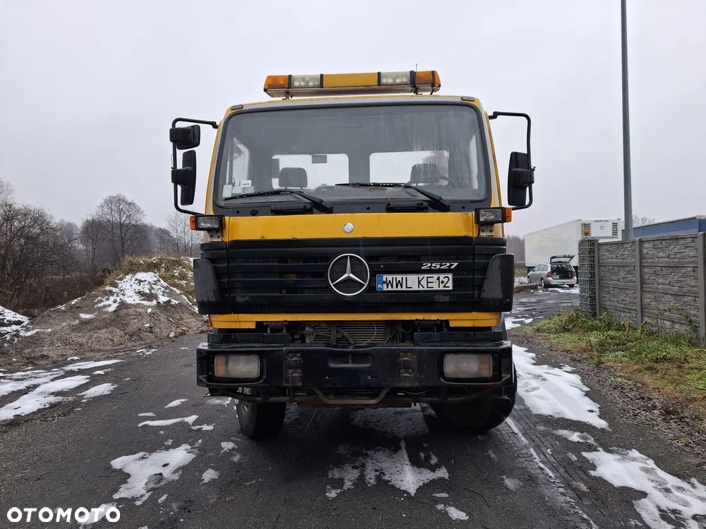 Mercedes-Benz SK 2527 - 8