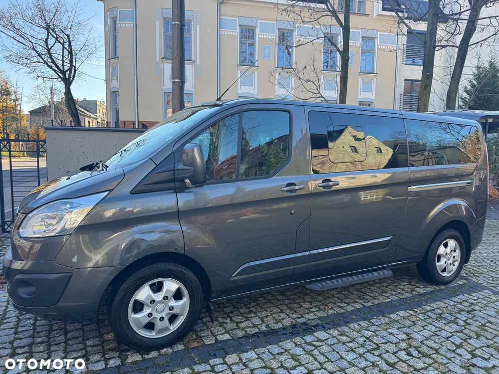 Ford Tourneo Custom - 1
