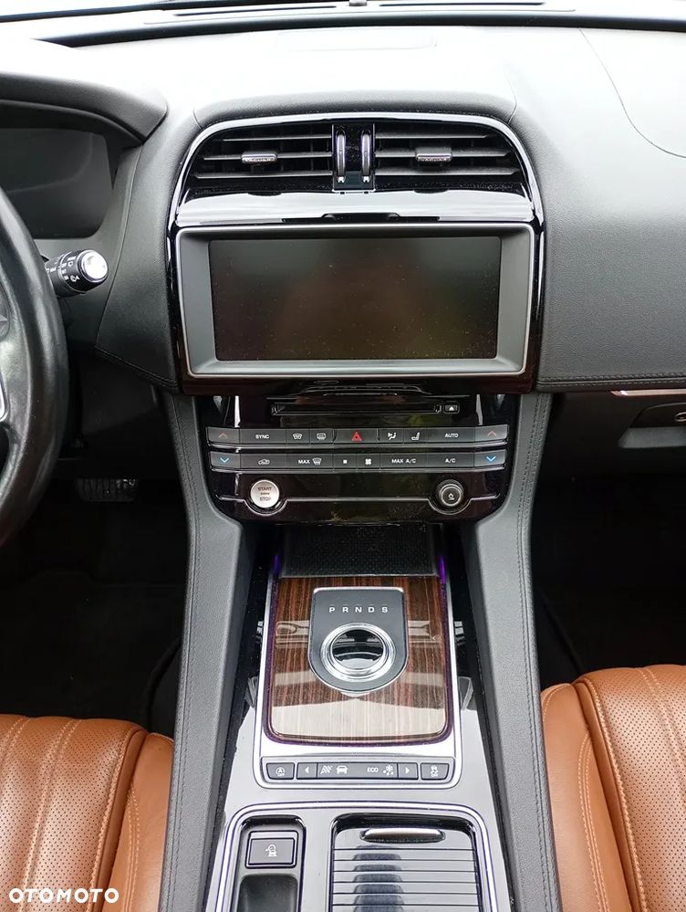 Jaguar F-Pace 2.0 i4D AWD Prestige - 12