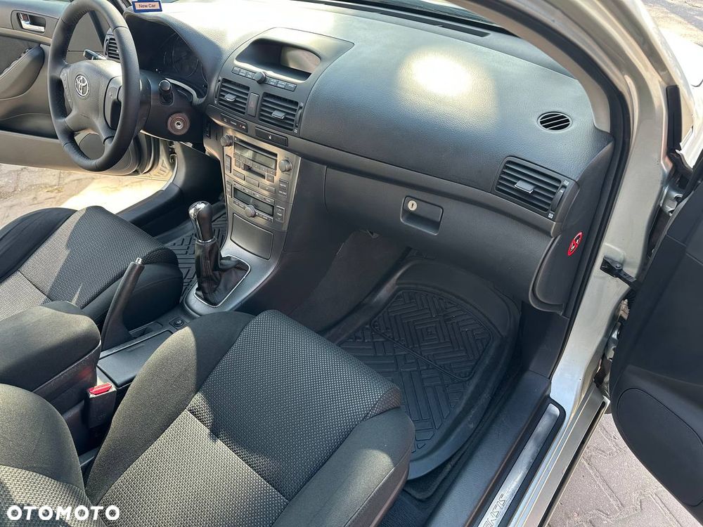 Toyota Avensis 2.0 D-Cat Sol - 17