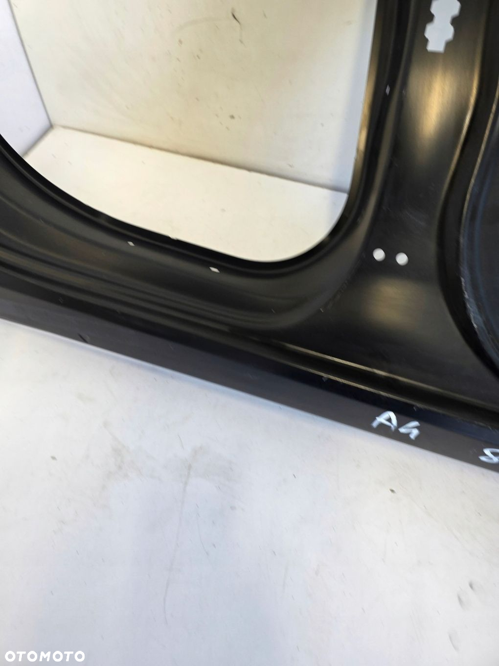 Próg prawy poszycie słupek AUDI A4 B8 8K9803088 08-16r - 7