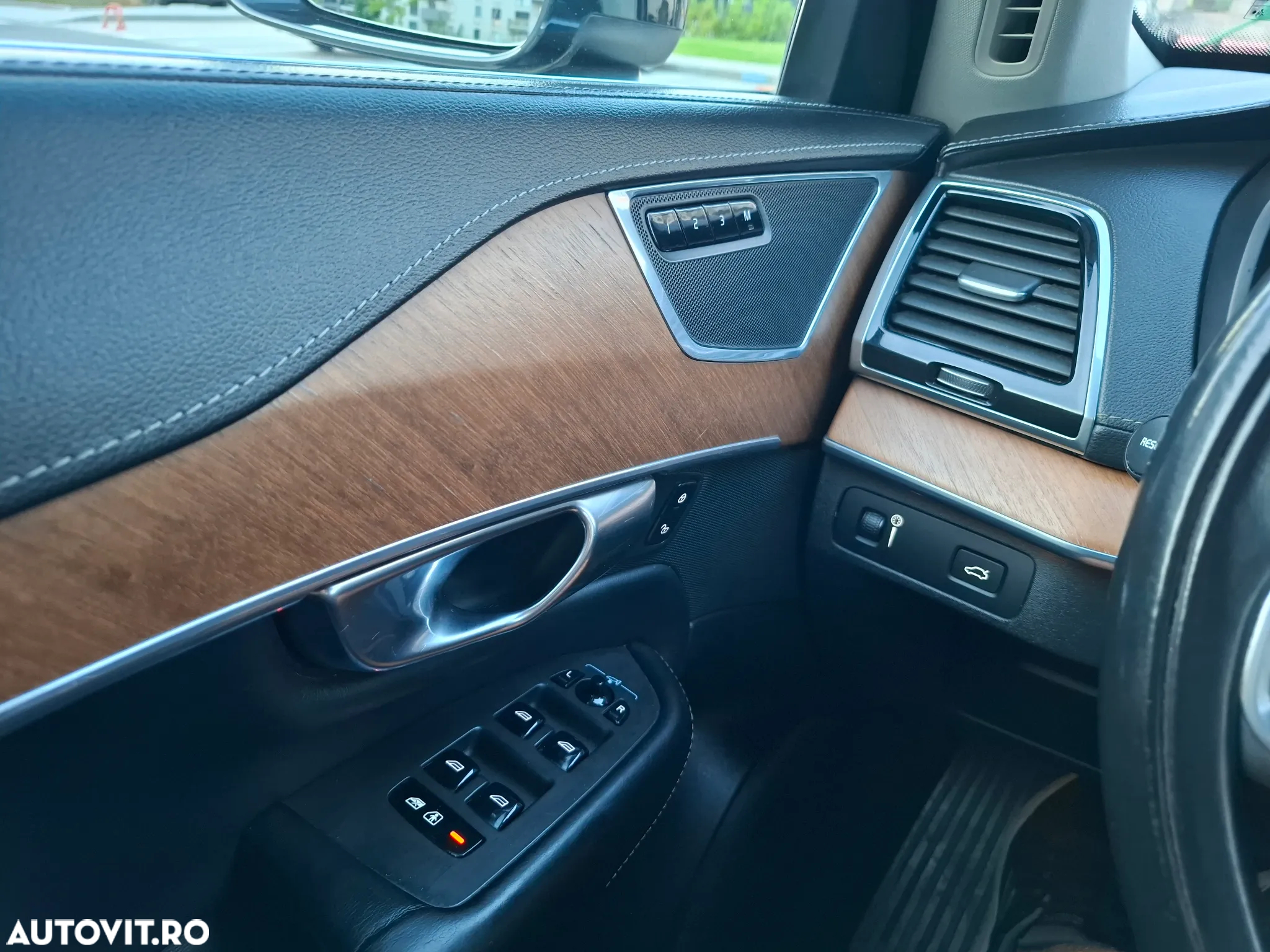 Volvo XC 90 D5 AWD Geartronic Inscription - 24