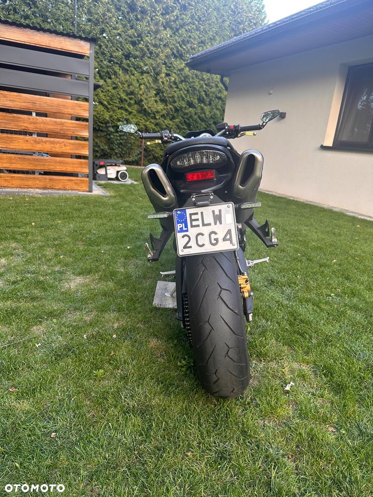 Triumph Street Triple - 4