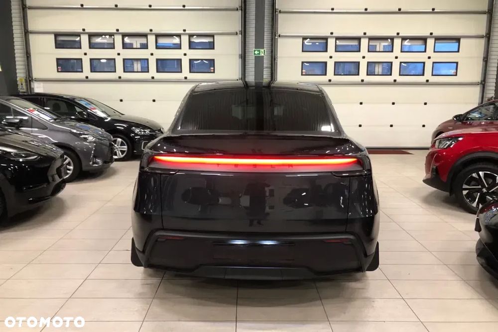 Tesla Model Y Premium Long Range RWD - 5