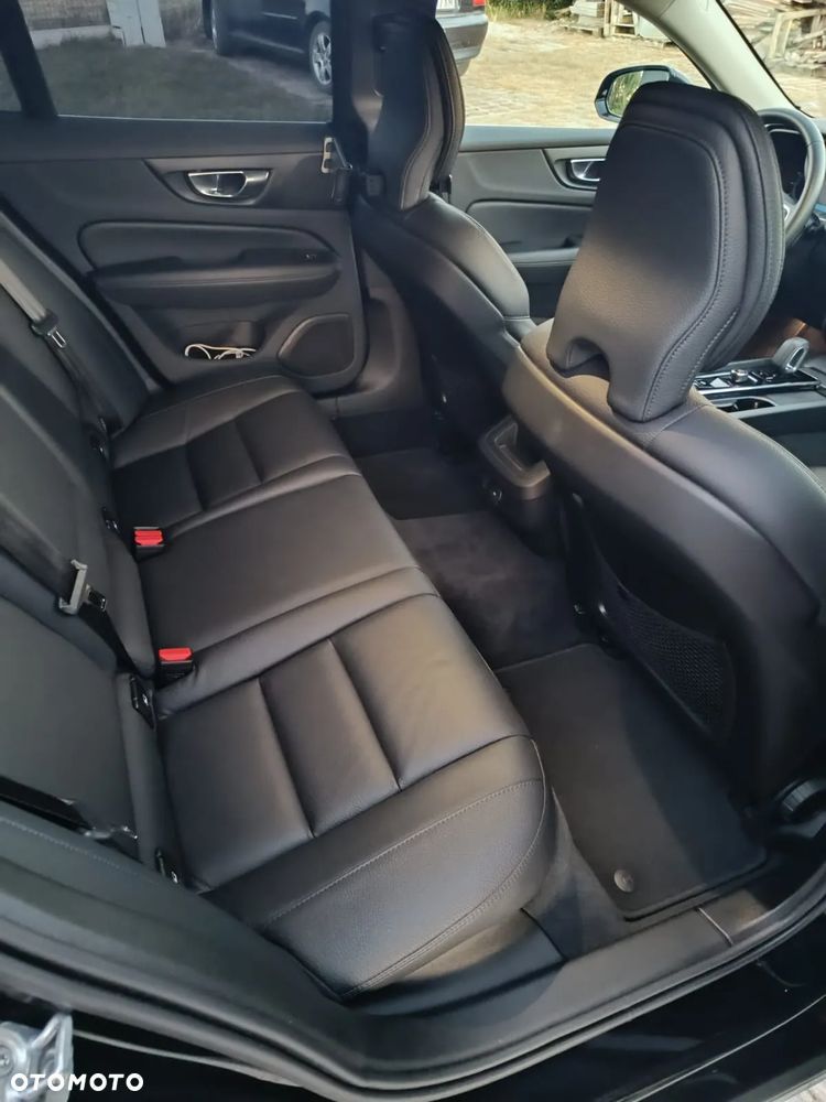 Volvo V60 B4 D Plus Dark - 28