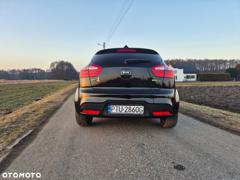 Kia Rio 1.1 CRDI Fifa World Cup Edition - 4