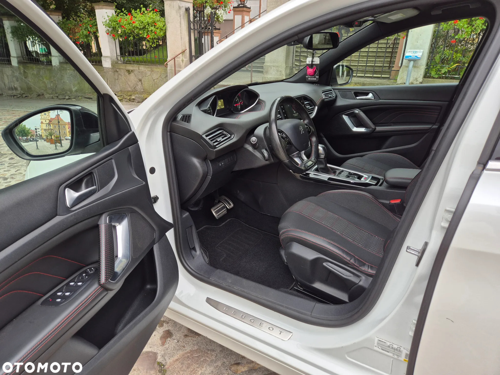 Peugeot 308 SW 1.2 PureTech Allure S&S - 18