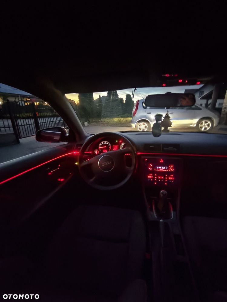Audi A4 Limousine - 6