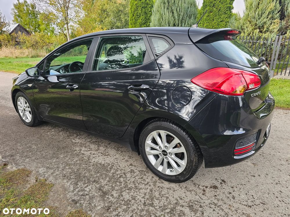 Kia Ceed 1.4 CVVT UEFA EURO 2016 - 34