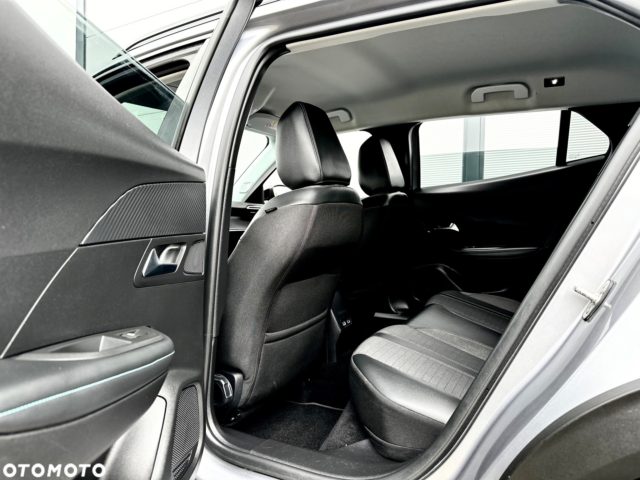 Peugeot 2008 1.5 BlueHDi Allure S&S EAT8 - 28