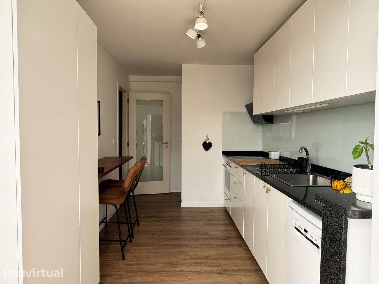 Apartamento T3 Renovado com Garagem e Arrumos – Centro de Braga - Grande imagem: 5/30