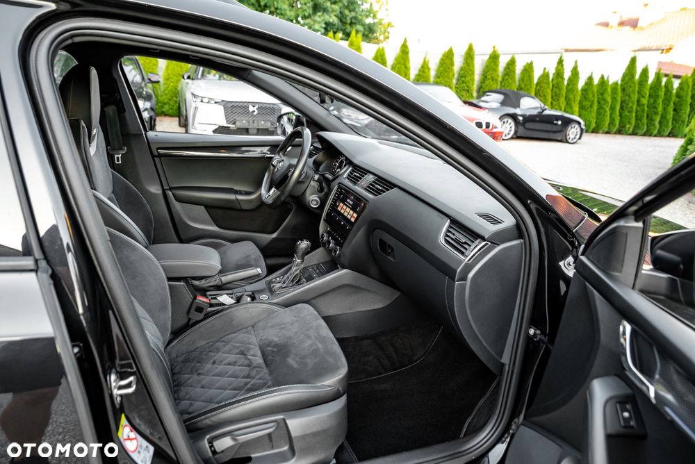 Skoda Octavia 2.0 TDI DSG RS - 23