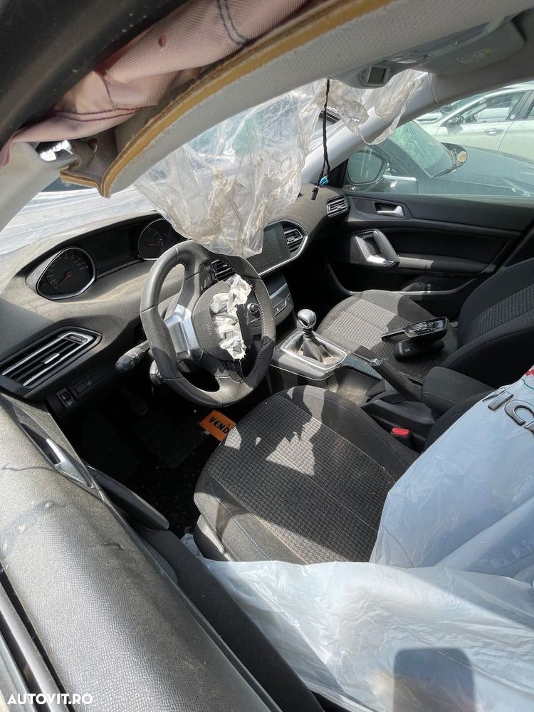 Dezmembrez Peugeot 308 2019 1.2 81KW 15000 Km - 4