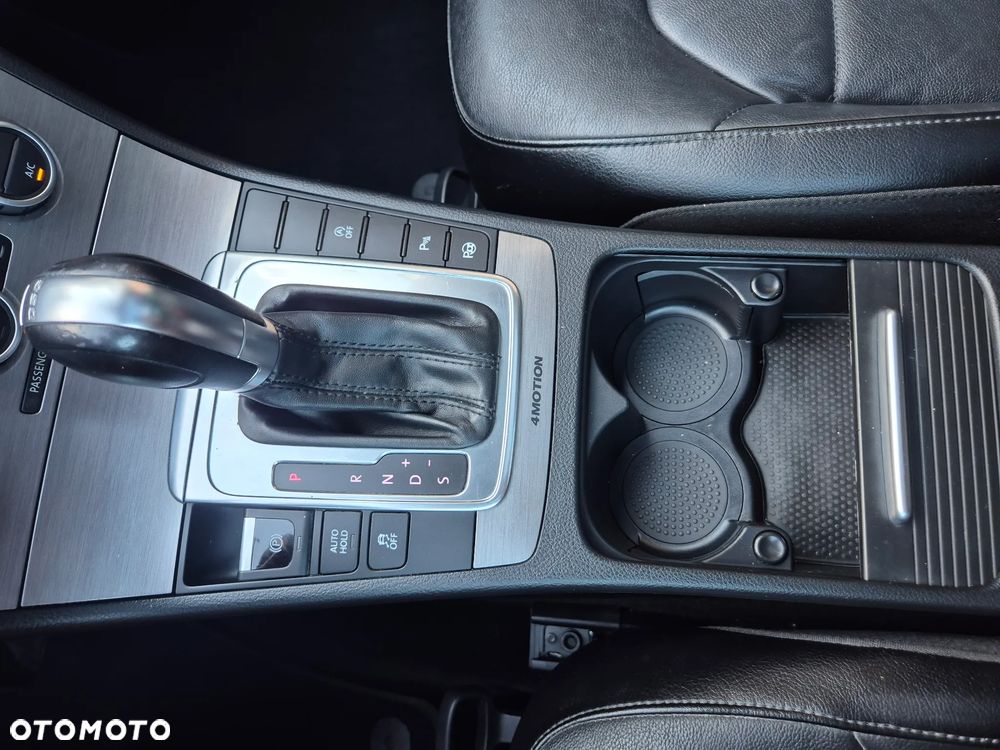 Volkswagen Passat 2.0 TDI DSG BlueMotion Technology Highline - 23