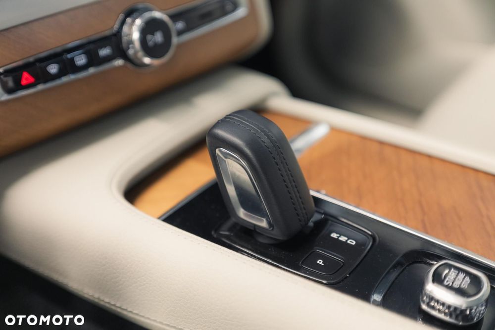 Volvo XC 90 B5 D AWD Momentum Pro - 30