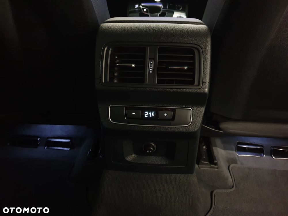 Audi Q5 40 TDI quattro S tronic S line - 29