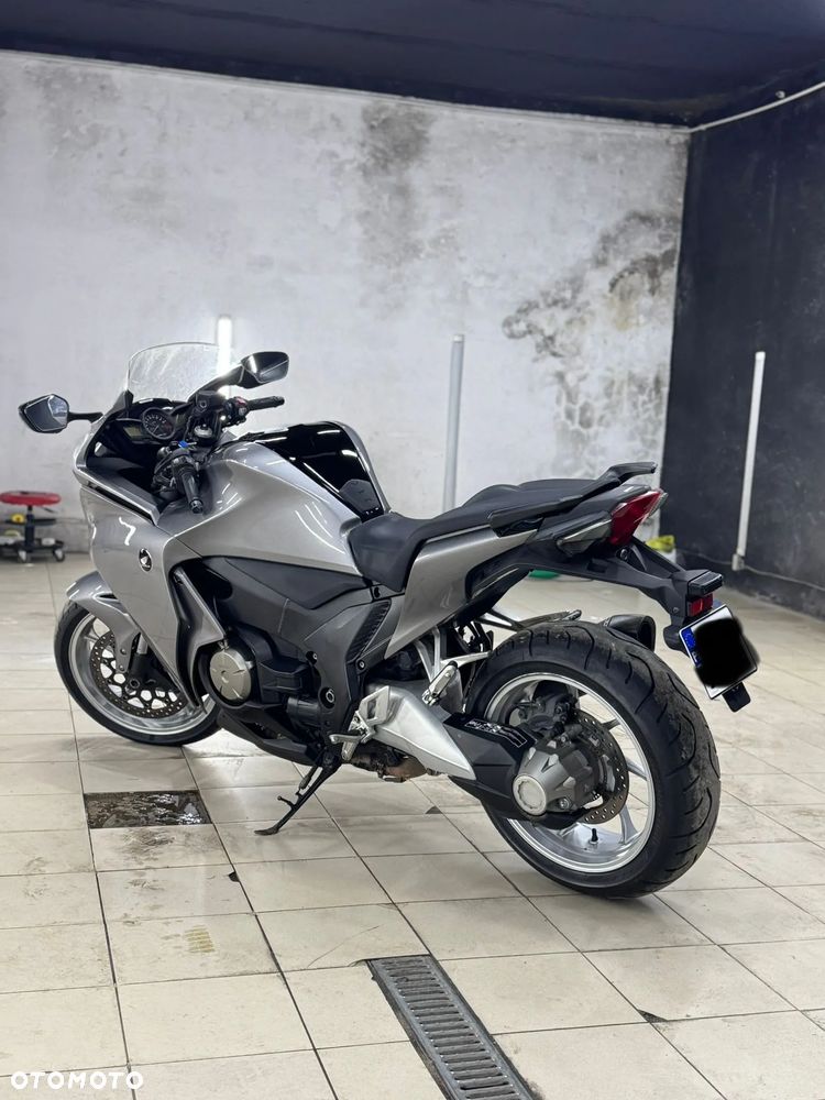 Honda VFR - 5