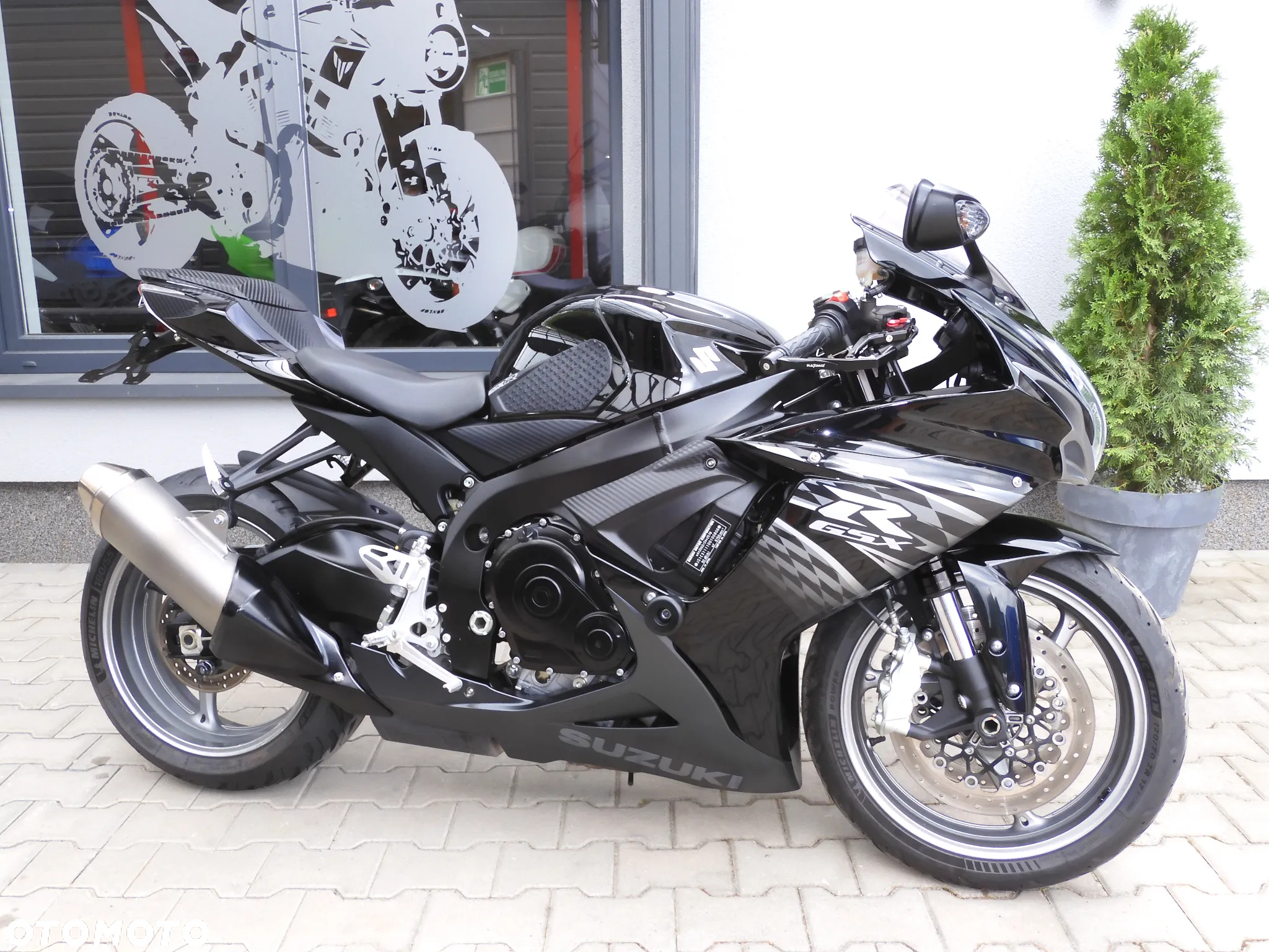Suzuki GSX-R - 6
