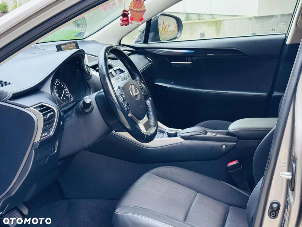 Lexus NX 300h Elite 2WD - 19