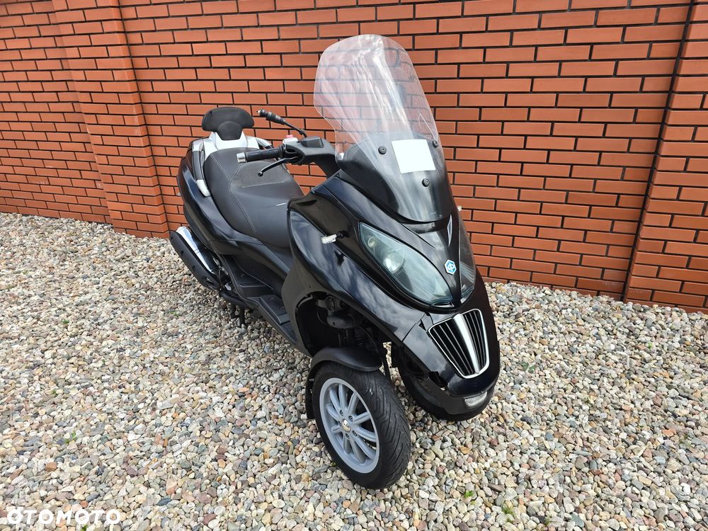 Piaggio MP-3 - 10