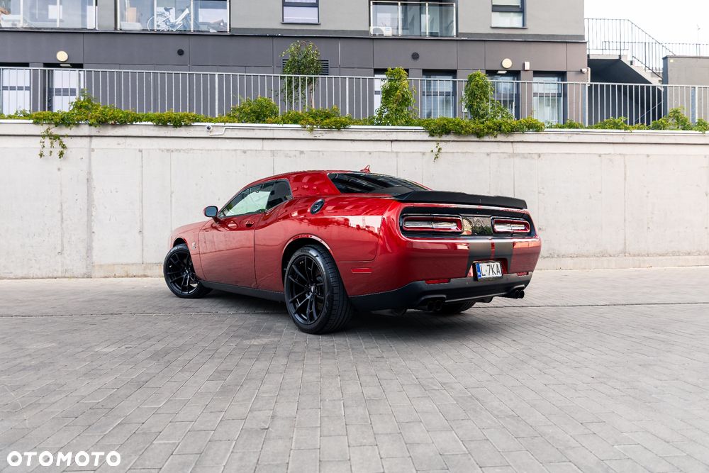 Dodge Challenger 6.4 Scat Pack - 2
