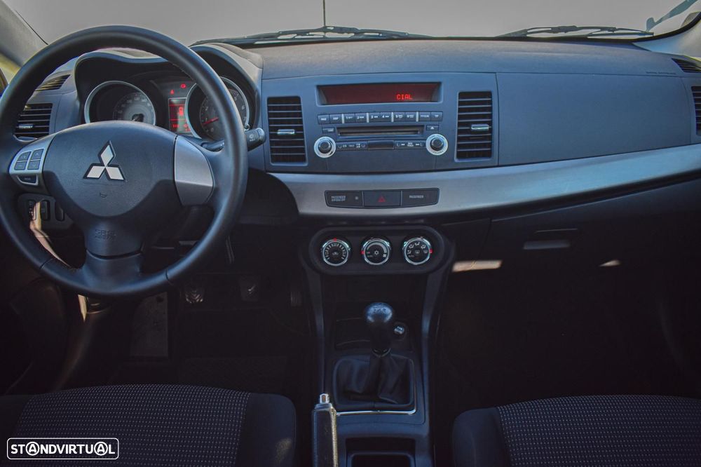 Mitsubishi Lancer 1.5 Invite - 11