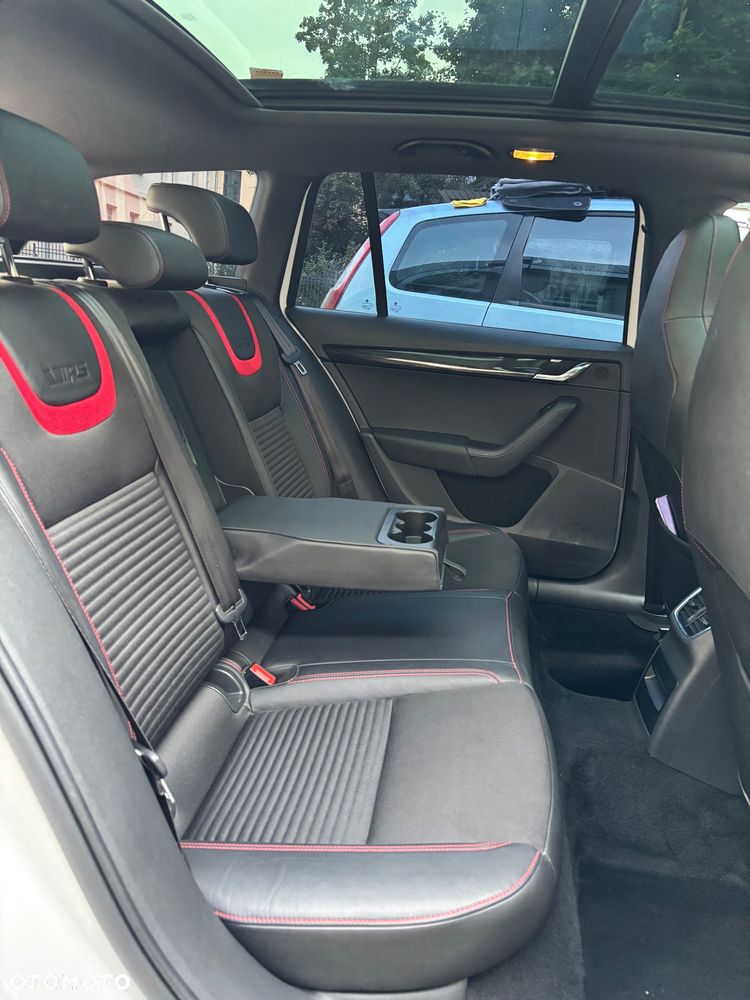 Skoda Octavia 2.0 TDI DSG RS - 10