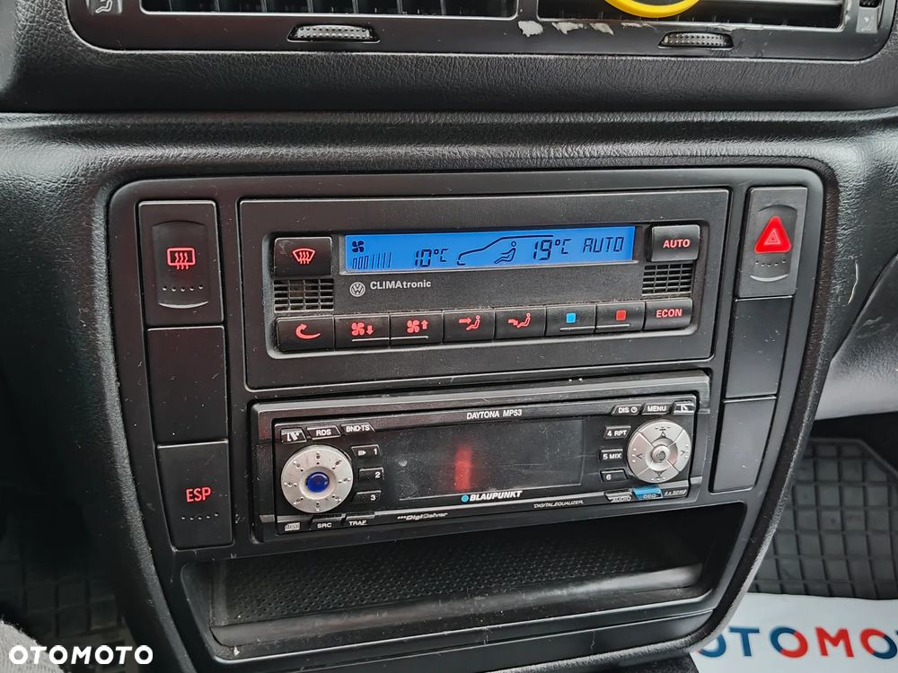 Volkswagen Passat - 22