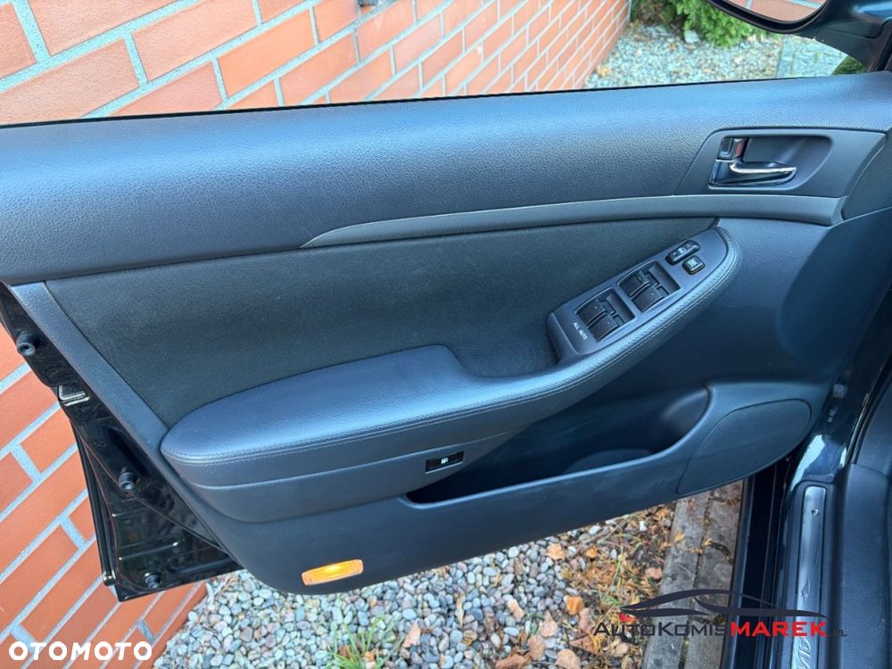Toyota Avensis - 19