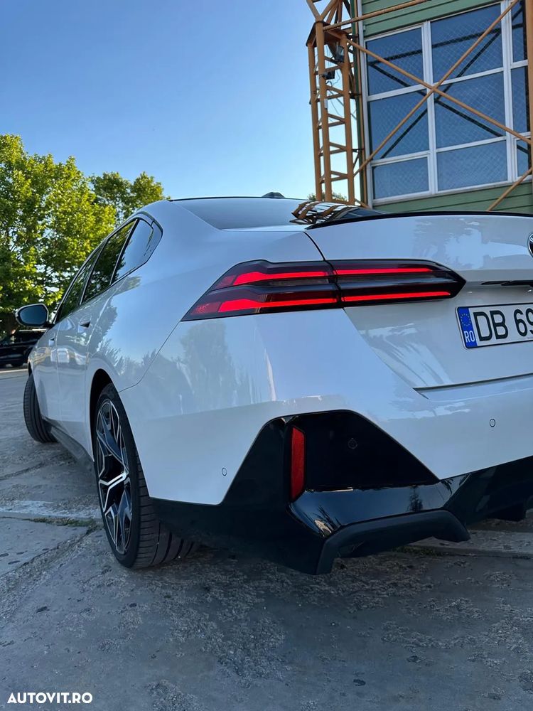 BMW Seria 5 520i AT MHEV - 16