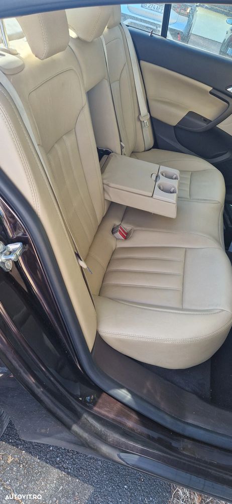 Opel Insignia - 8