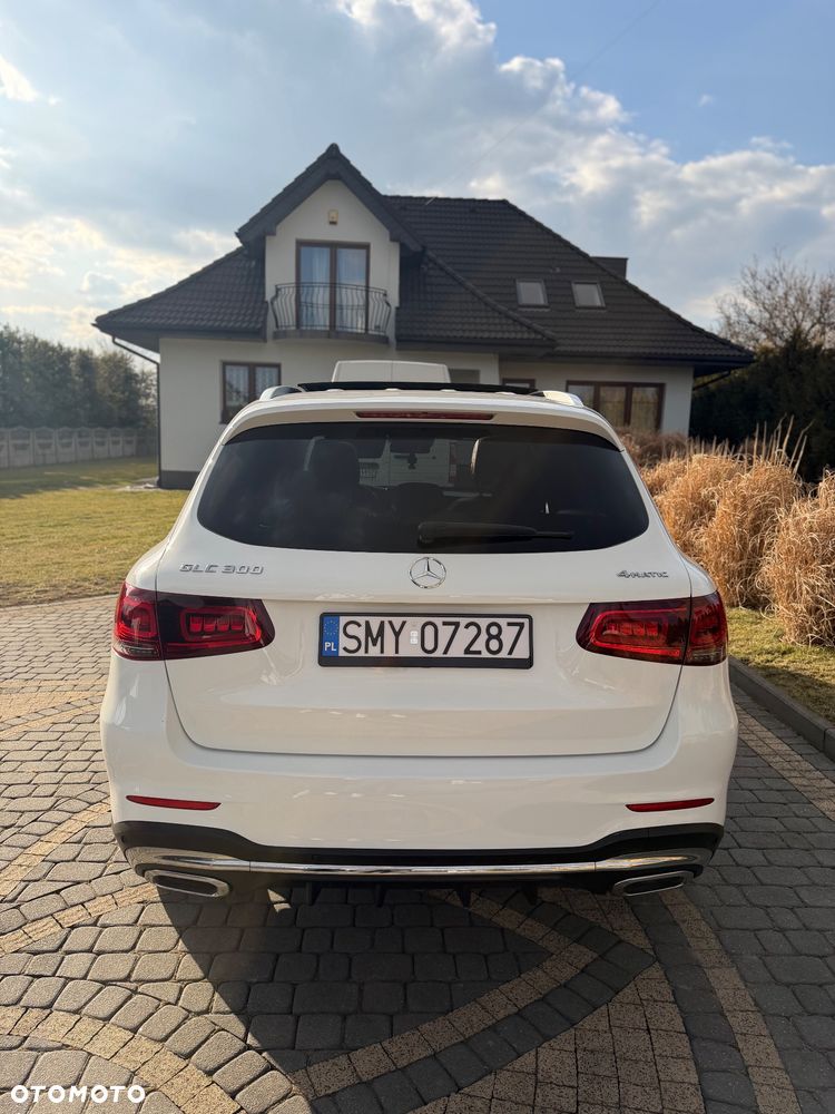 Mercedes-Benz GLC 300 4Matic 9G-TRONIC AMG Line Plus - 4