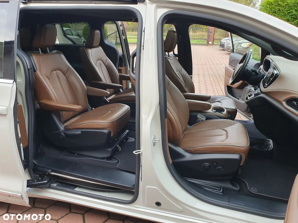 Chrysler Pacifica - 24