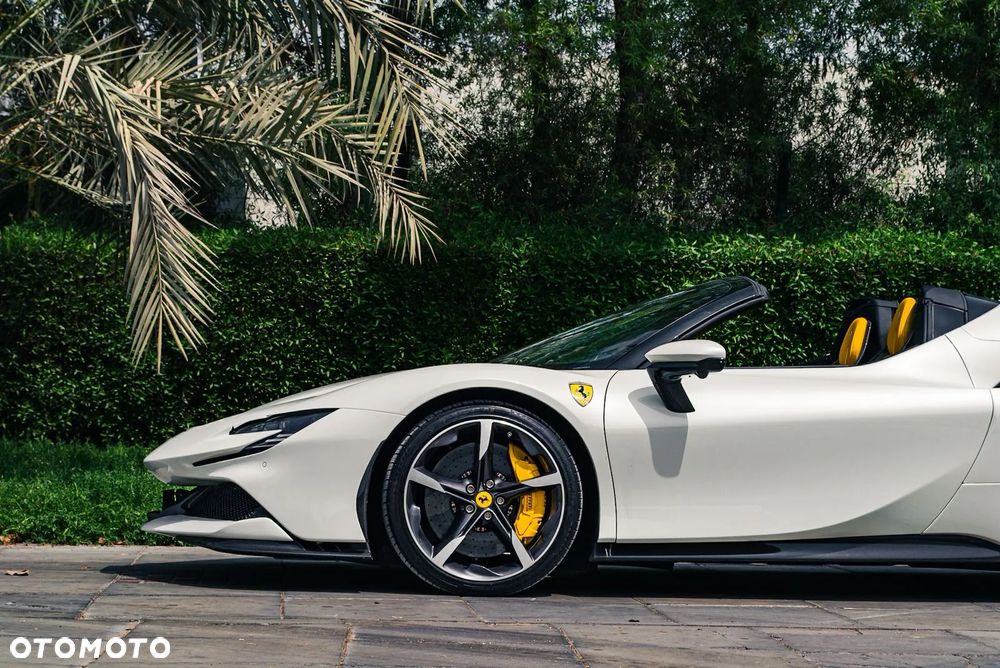 Ferrari SF90 Spider - 9