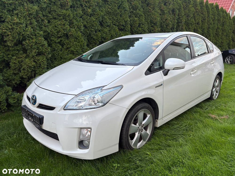 Toyota Prius (Hybrid) - 1