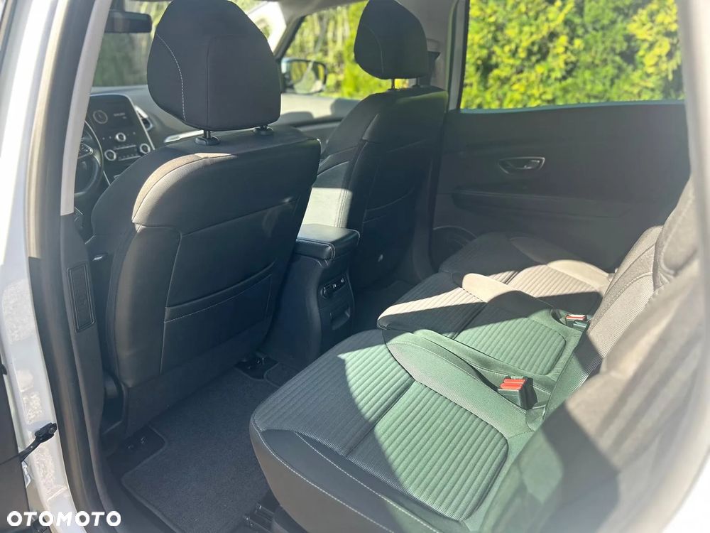 Renault Grand Scenic - 10