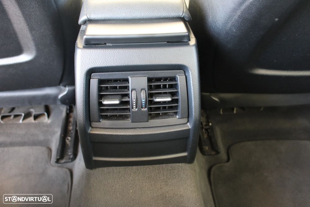 BMW 318 d Pack M - 29