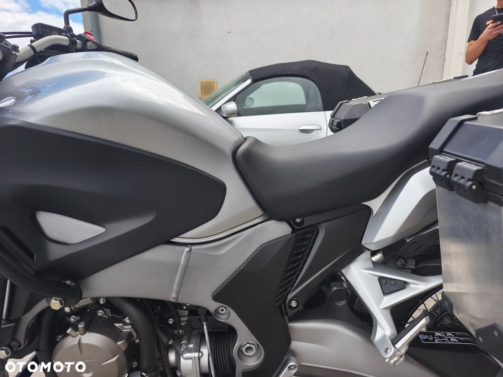 Honda VFR - 12