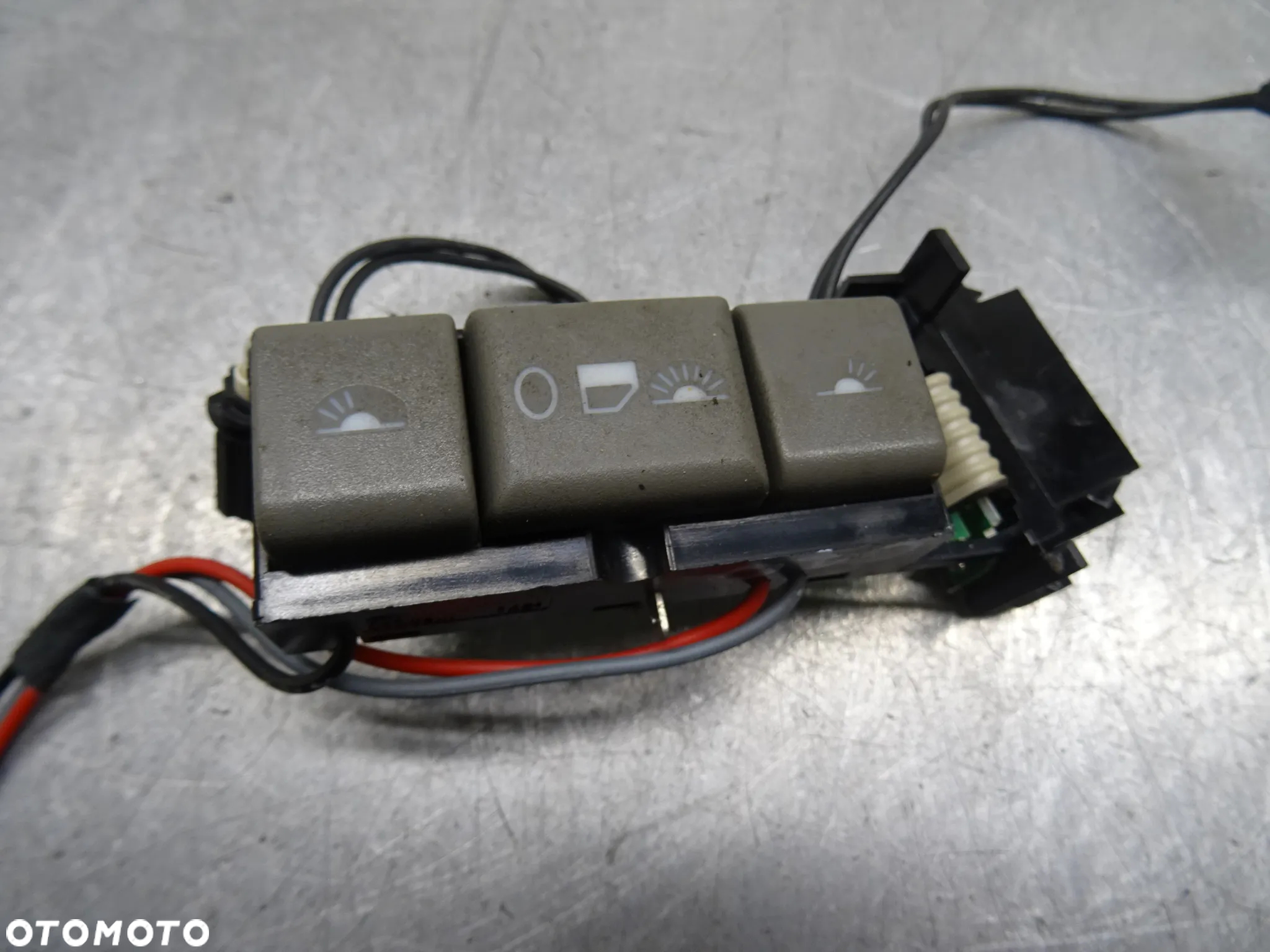 VOLVO C70 CABRIO 97-05 2.0 TB PRZYCISK WŁĄCZNIK PRZEŁĄCZNIK OŚWIETLENIA KABINY 8618316 - 2