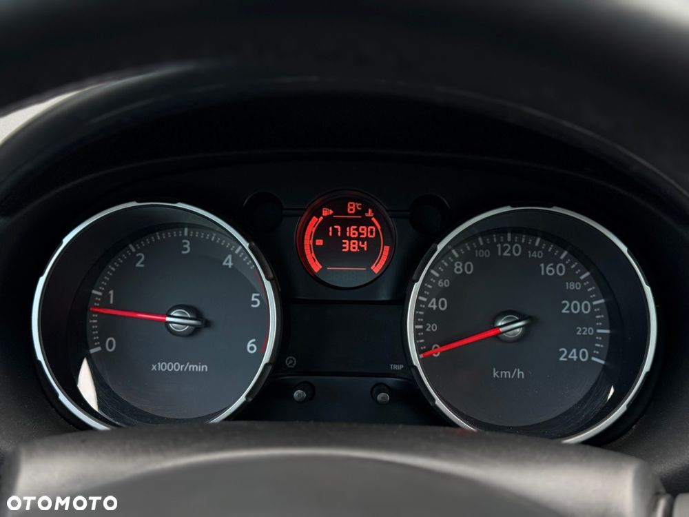 Nissan Qashqai 2.0 dCi DPF tekna - 8